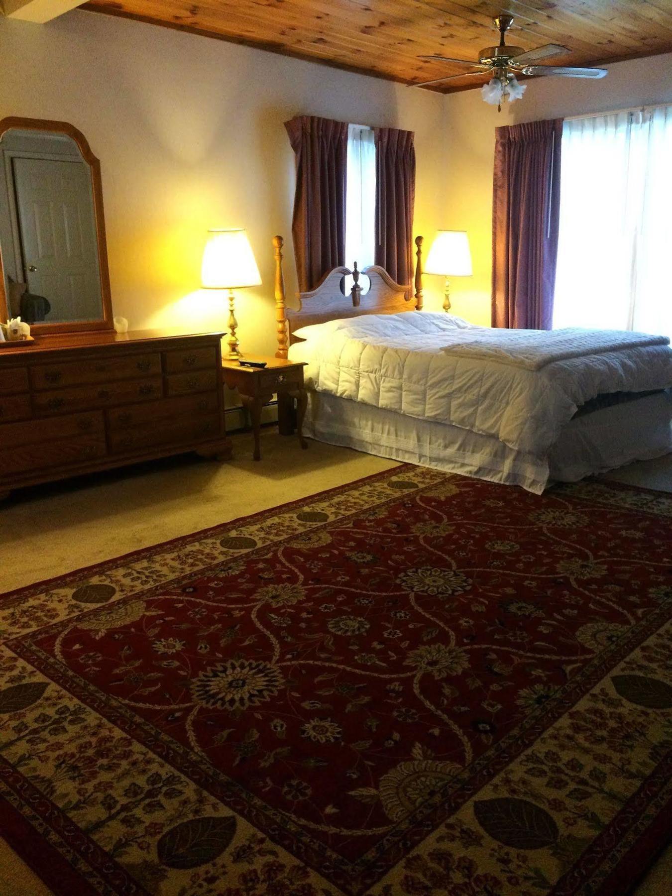 Oswego Inn Exteriör bild